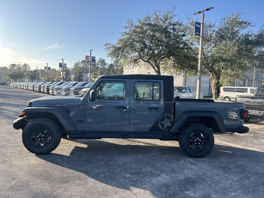 New 2026 Jeep Gladiator SPORT 4X4 Pickup