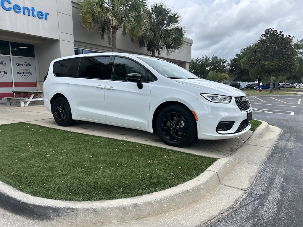 Used 2024 Chrysler Pacifica Hybrid Select S Appearance Van Passenger Van