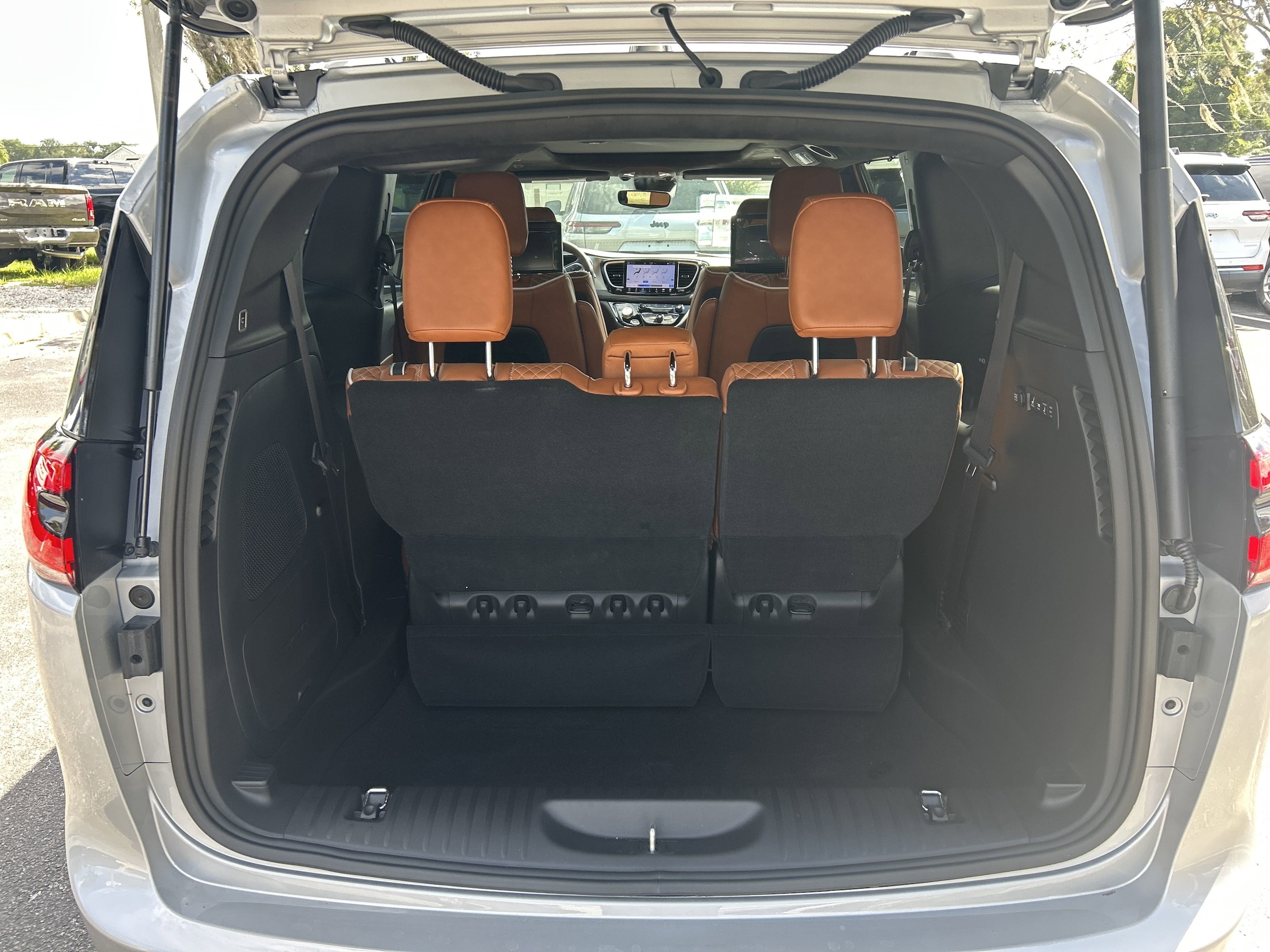 2026 Chrysler Pacifica Pinnacle - Photo 7