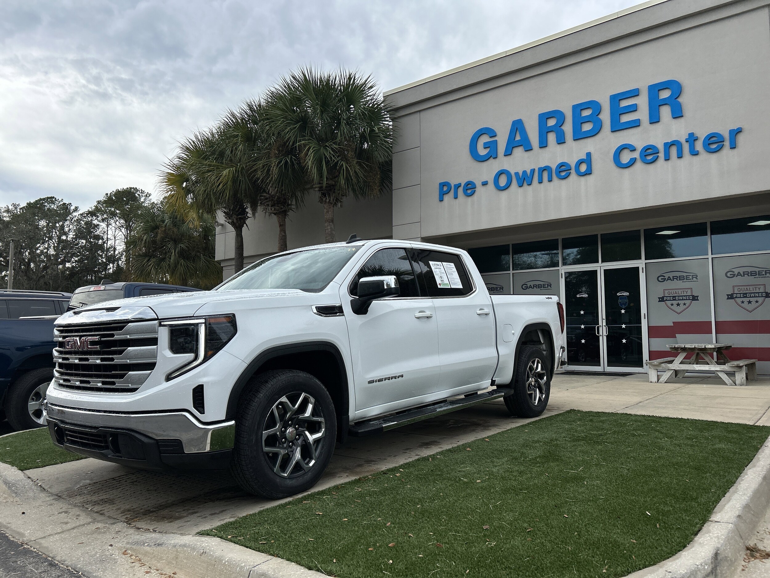 2023 Gmc Sierra 1500 SLE photo 3