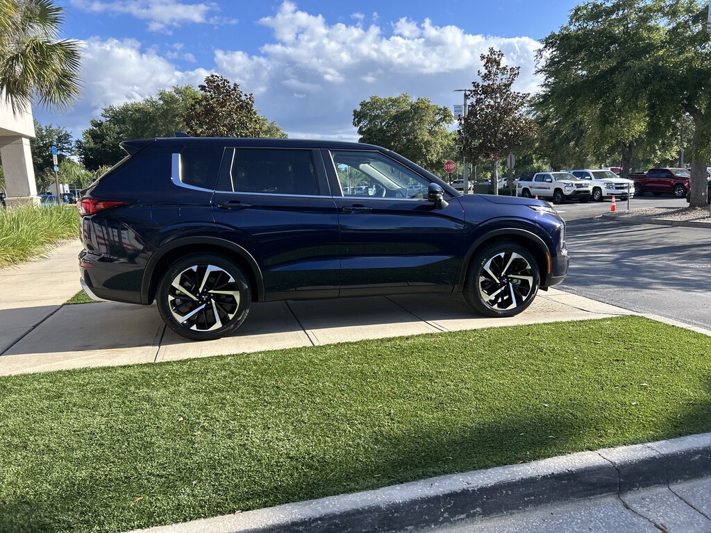 Used 2024 Mitsubishi Outlander SE SUV