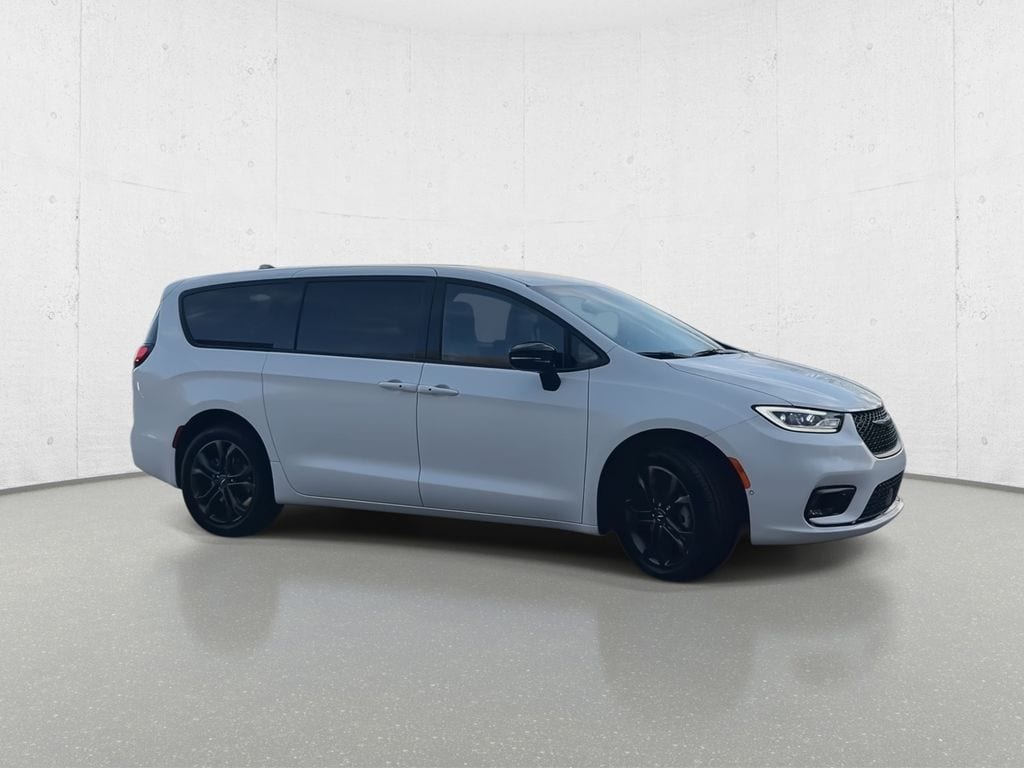 2026 Chrysler Pacifica Select - Photo 10