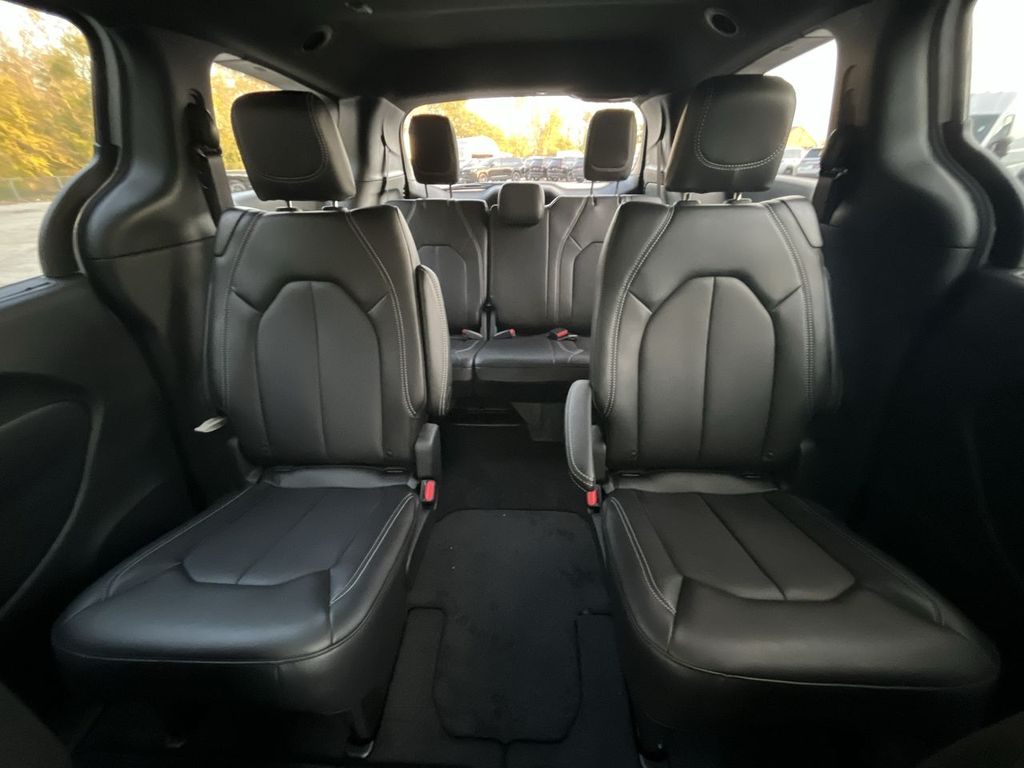 2026 Chrysler Pacifica Select - Photo 23
