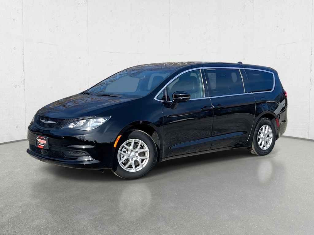 2025 Chrysler Voyager LX's photo