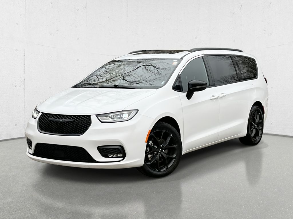 2025 Chrysler Pacifica Limited's photo