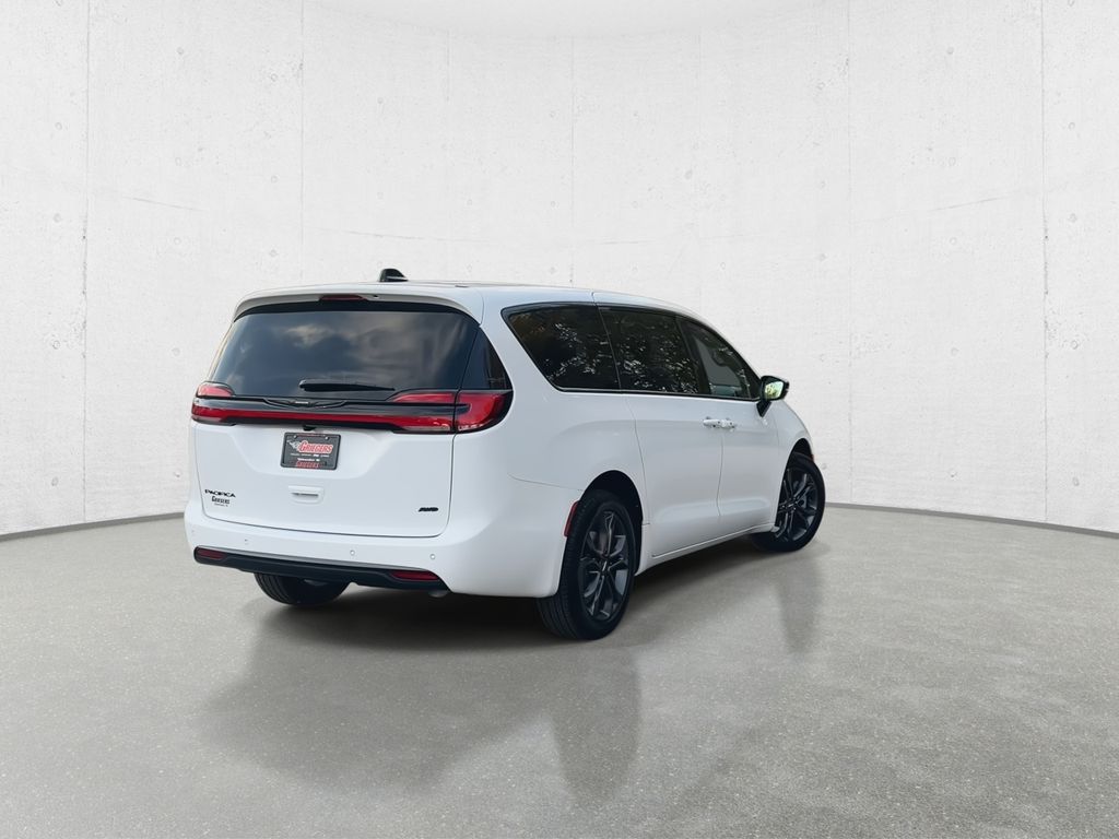 2026 Chrysler Pacifica Select - Photo 8