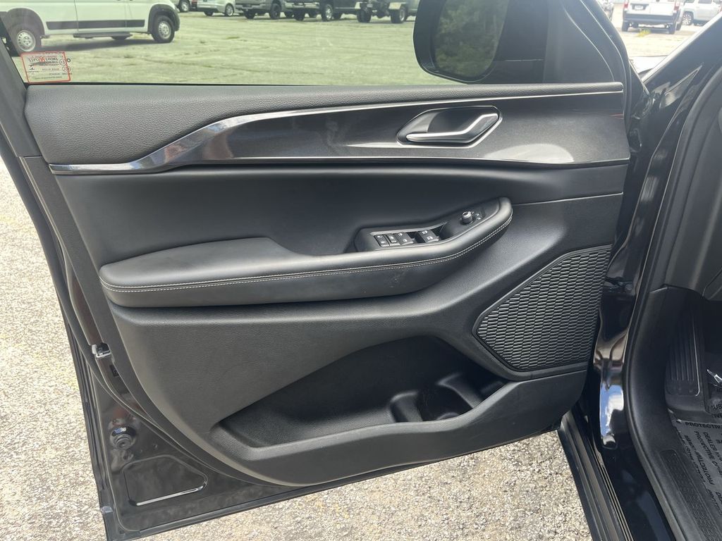 2023 Jeep Grand Cherokee Altitude - Photo 14