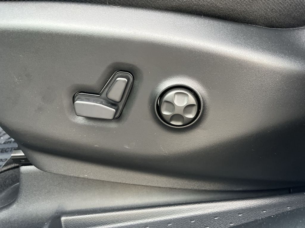 2026 Chrysler Pacifica Select - Photo 13