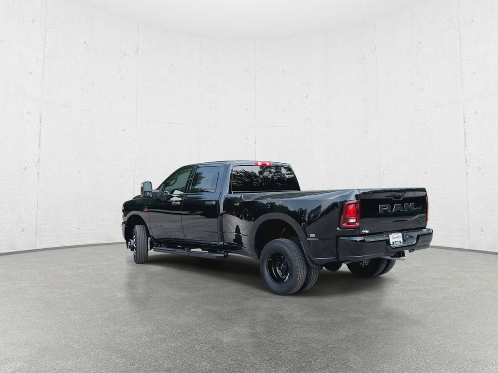 New 2026 Ram 3500 BIG HORN CREW CAB 4X4 8' BOX Pickup