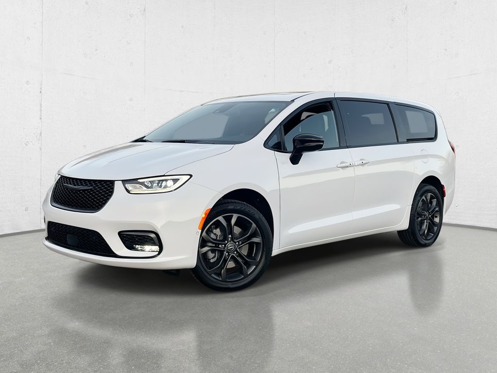 2026 Chrysler Pacifica Select AWD's photo