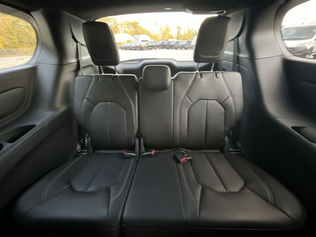 2026 Chrysler Pacifica Select - Photo 25