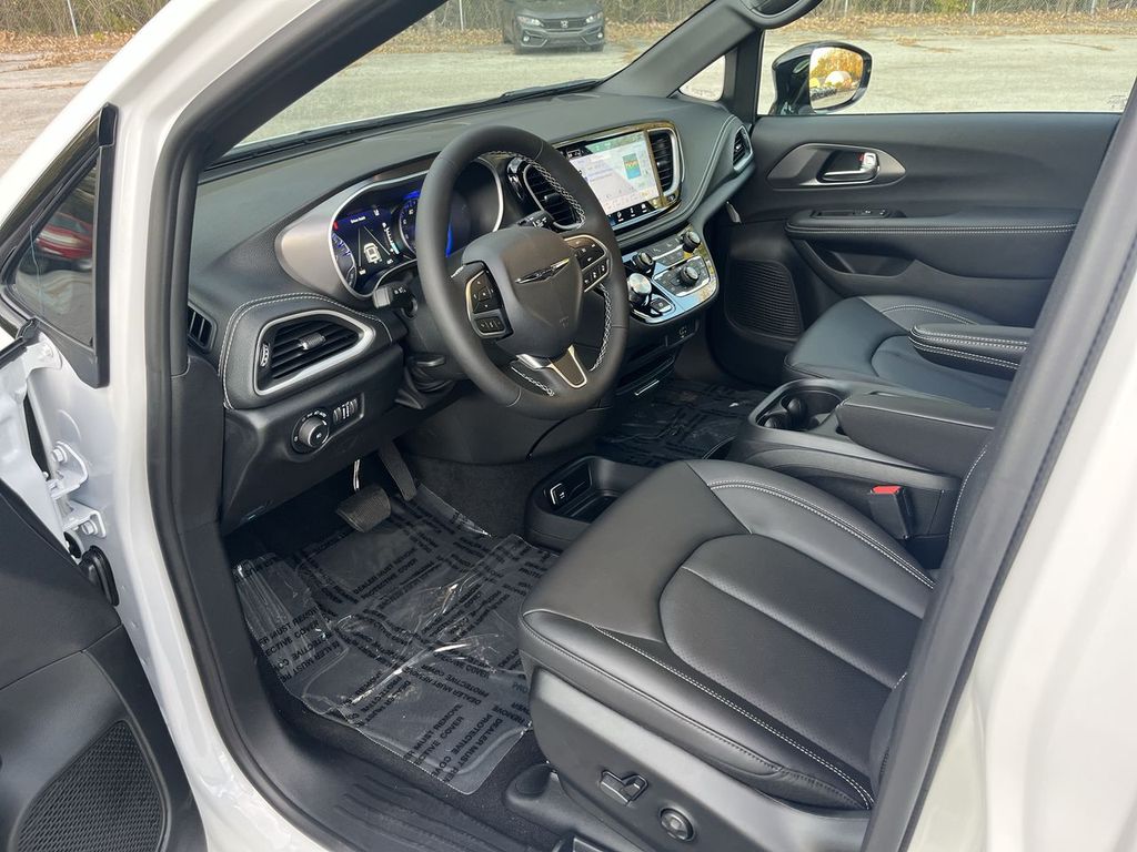 2026 Chrysler Pacifica Select - Photo 12
