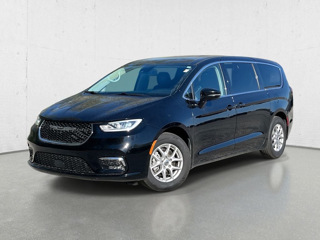 2024 Chrysler Pacifica Touring L's photo