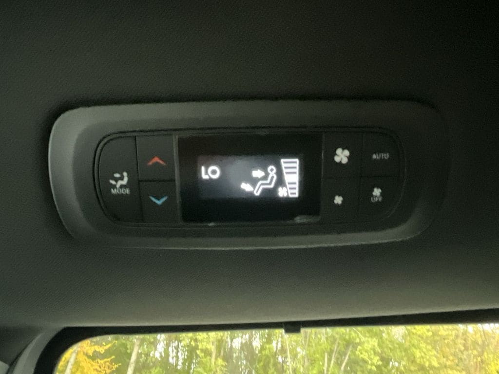 2026 Chrysler Pacifica Select - Photo 24