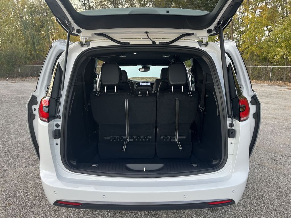 2026 Chrysler Pacifica Select - Photo 26