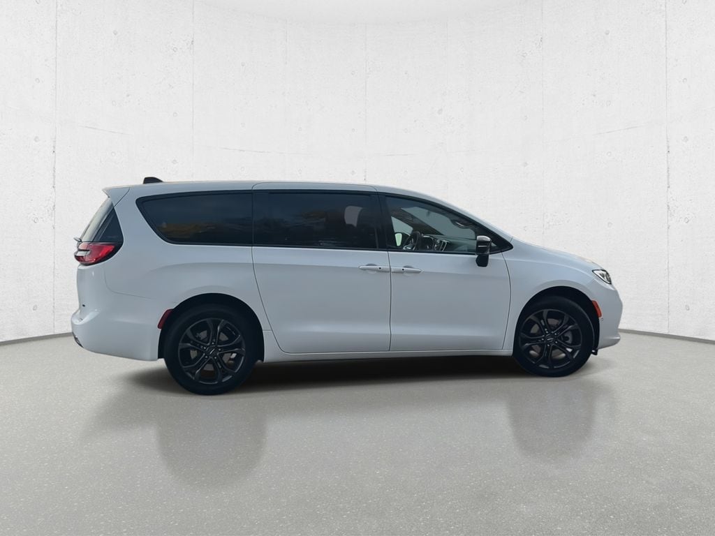 2026 Chrysler Pacifica Select - Photo 9
