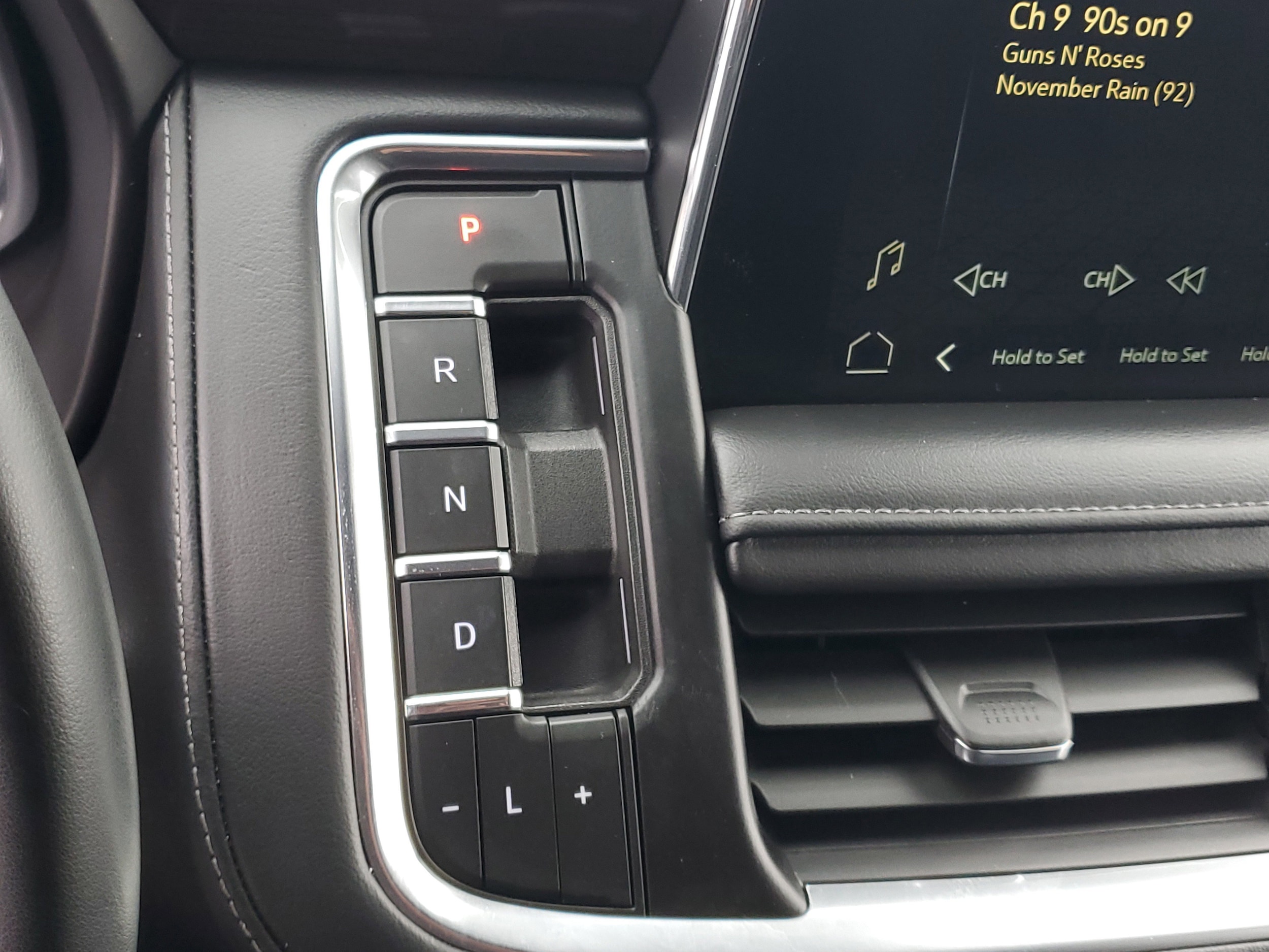 2024 GMC Yukon SLE - Photo 14