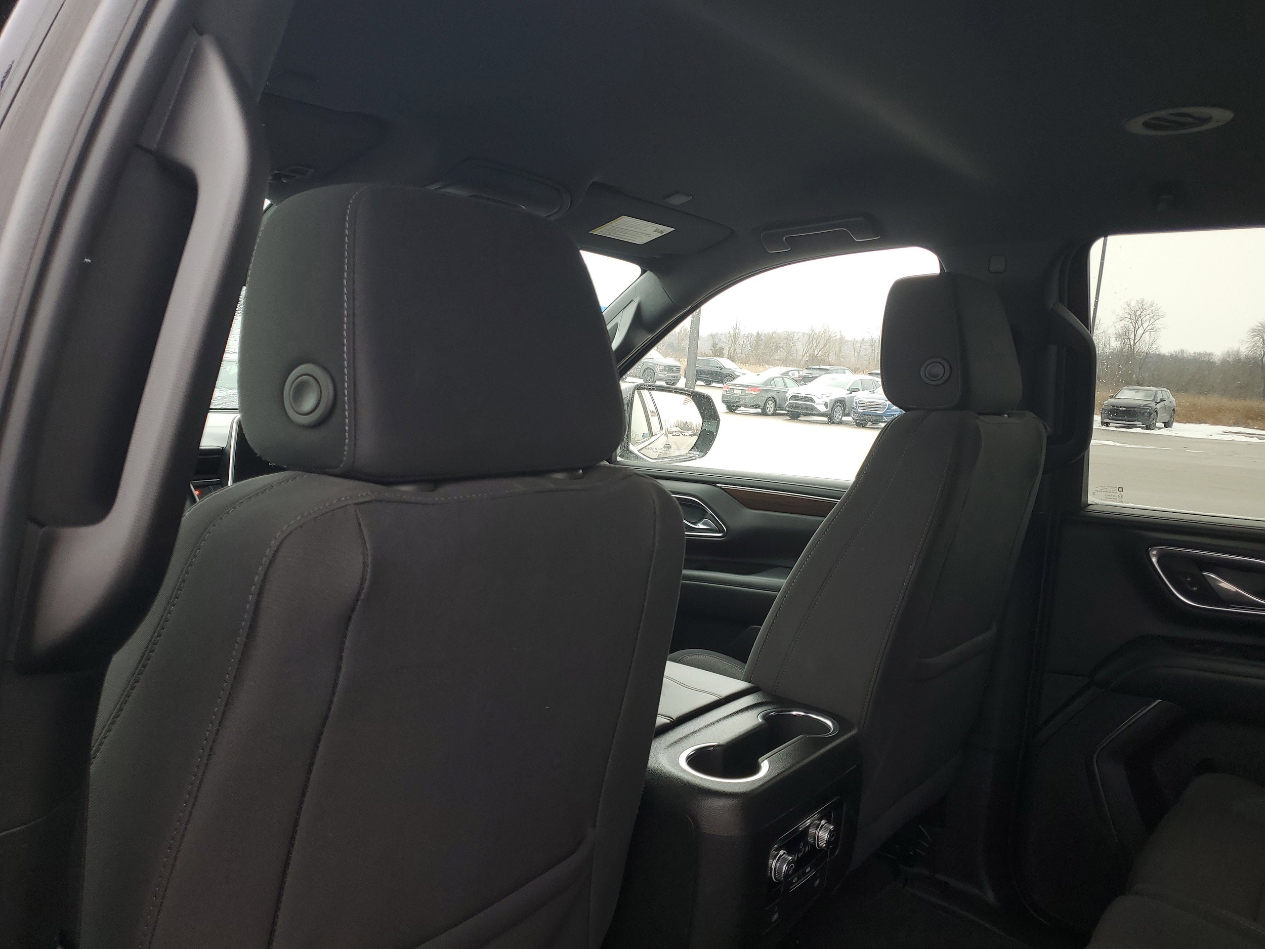 2024 GMC Yukon SLE - Photo 29