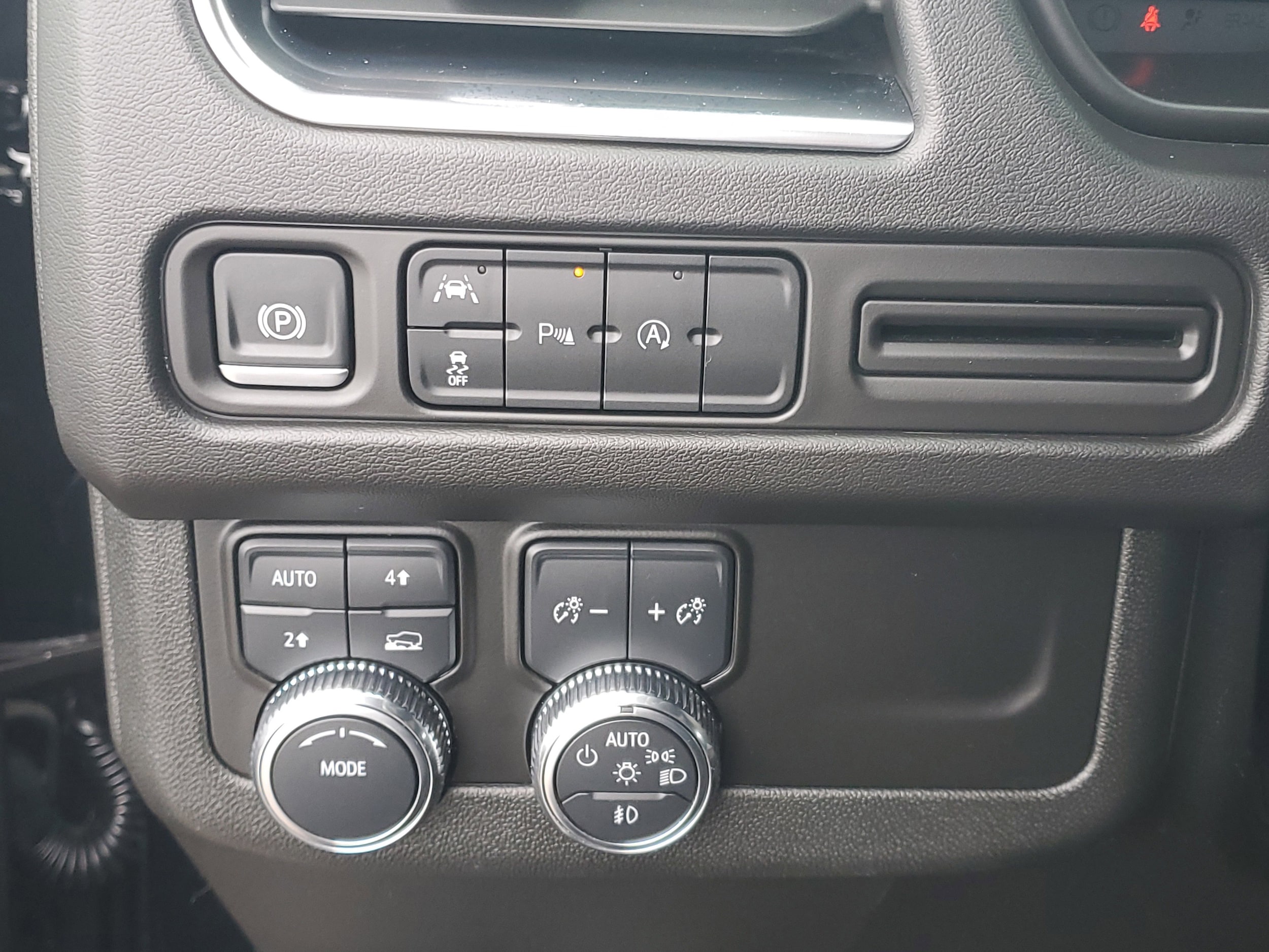 2024 GMC Yukon SLE - Photo 7