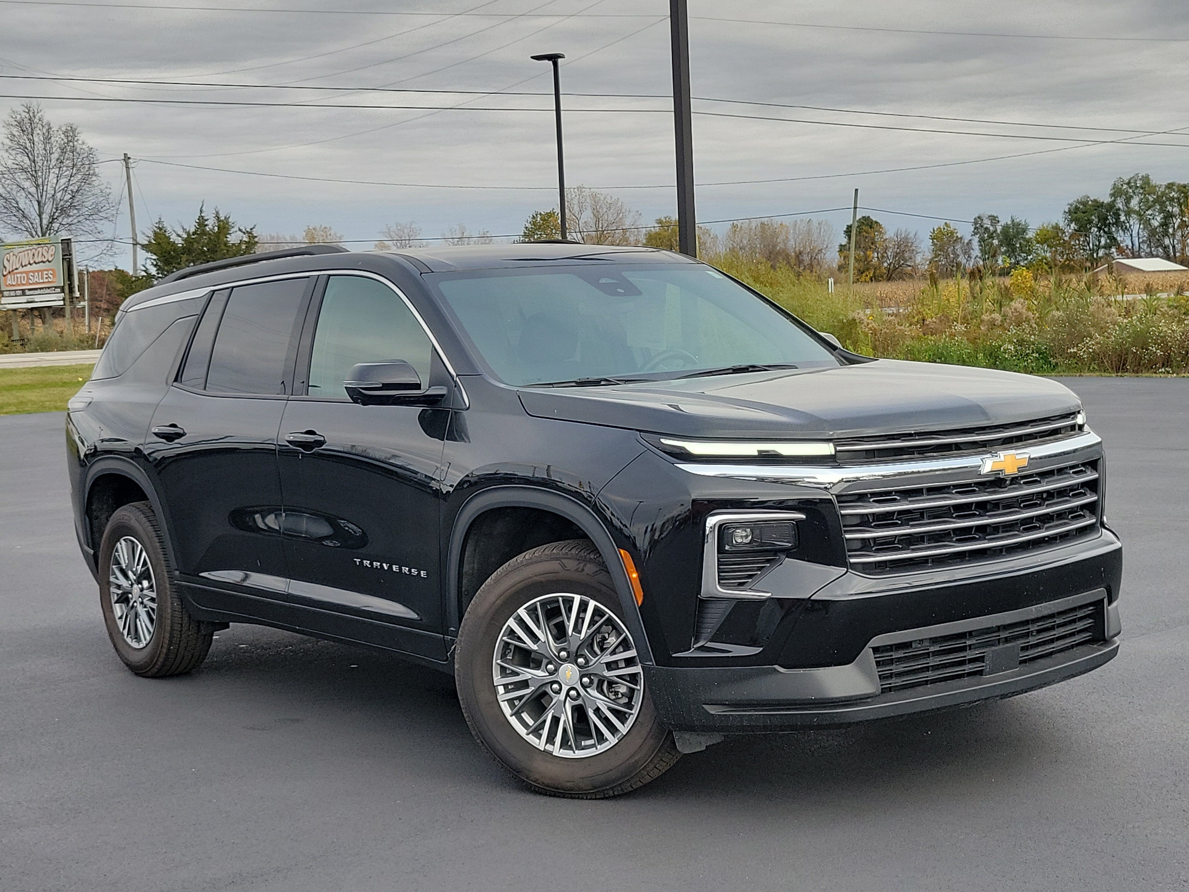 Used 2025 Chevrolet Traverse LT SUV