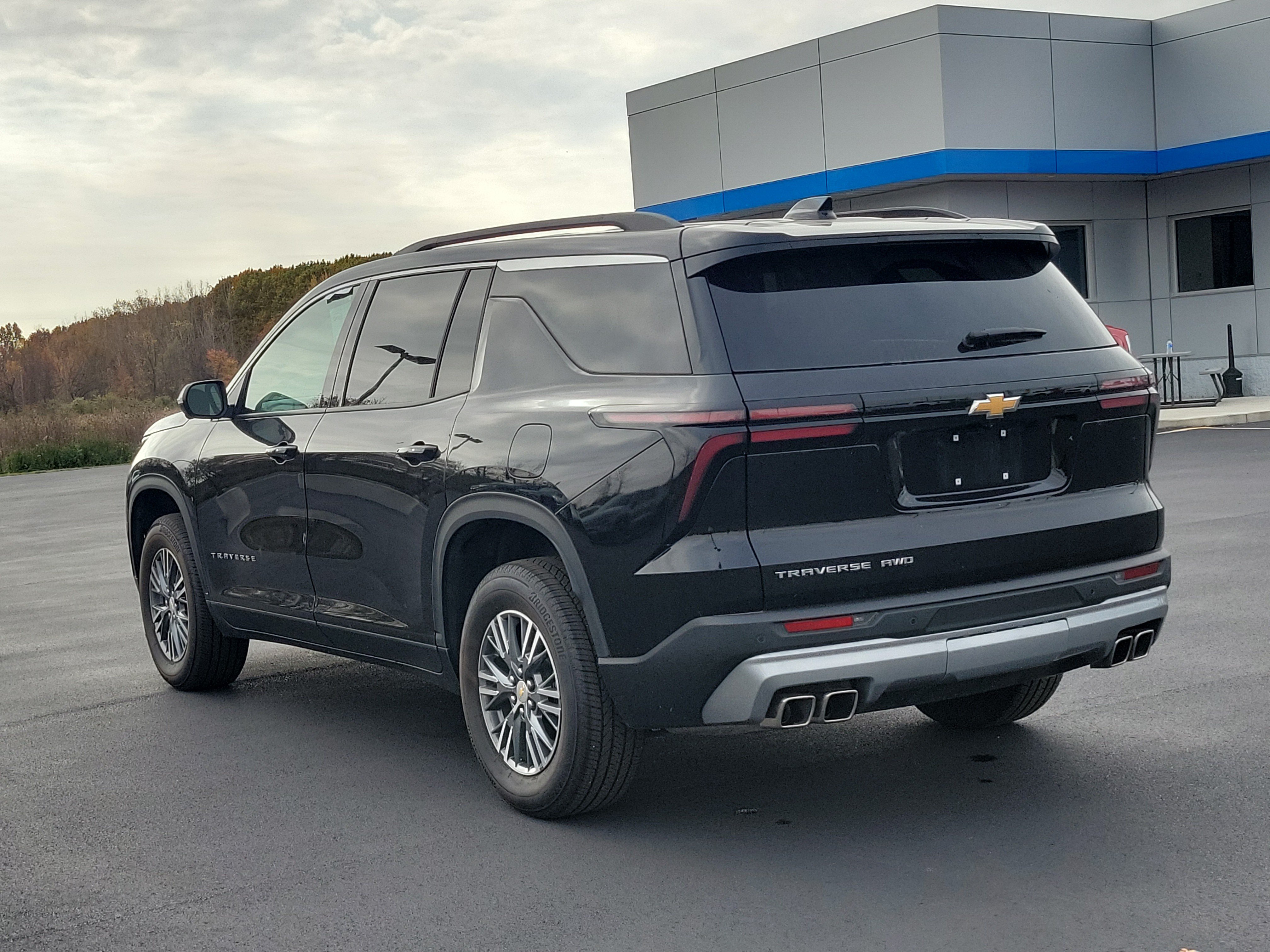 Used 2025 Chevrolet Traverse LT SUV