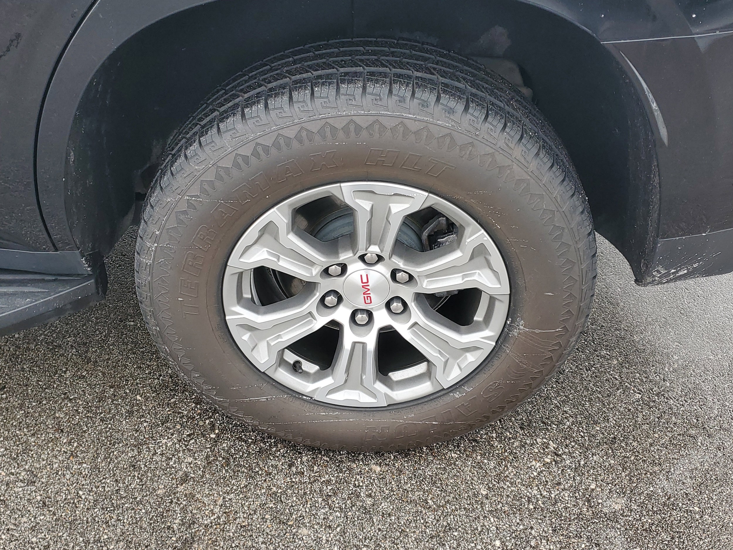 2024 GMC Yukon SLE - Photo 30