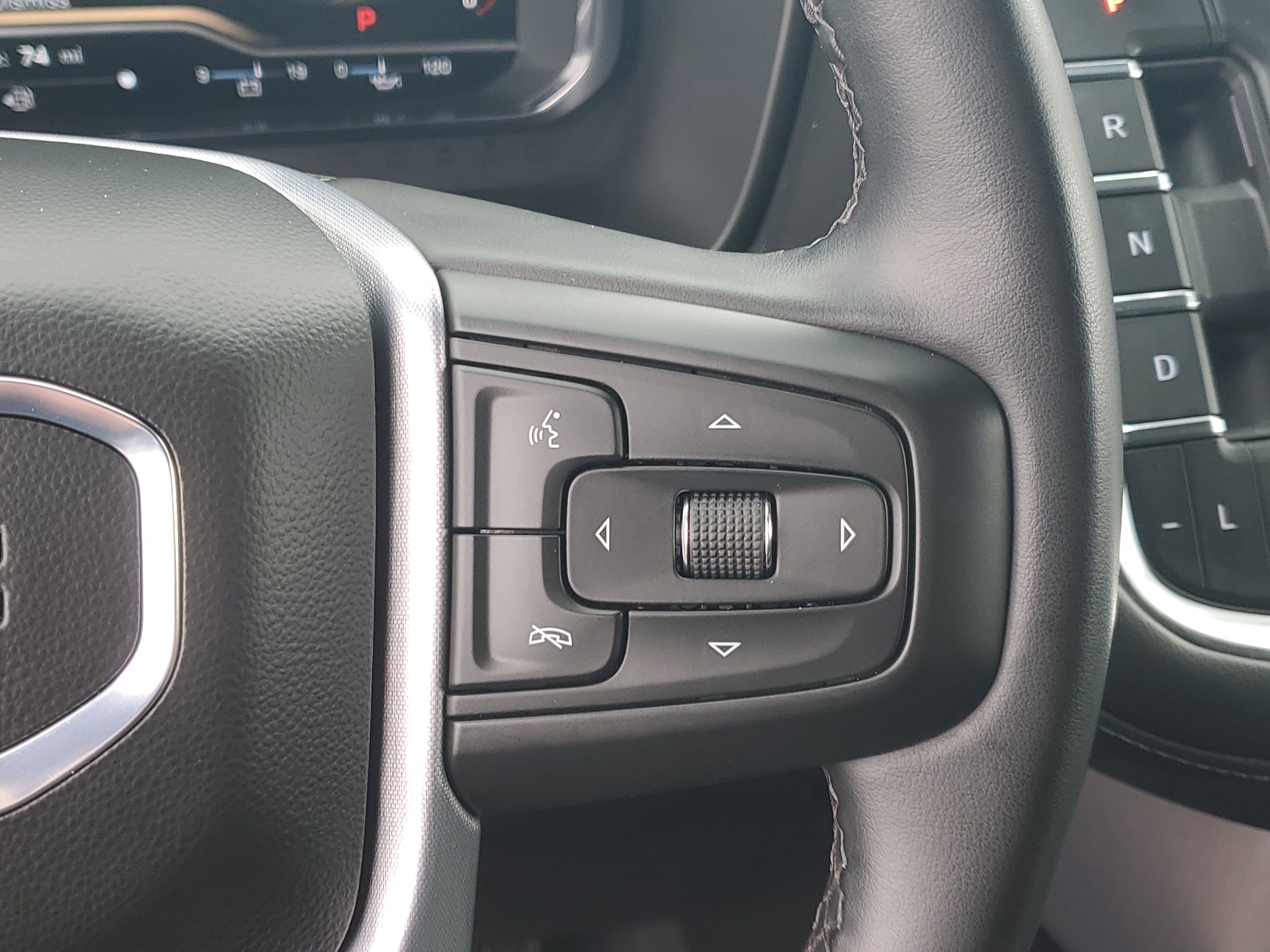 2024 GMC Yukon SLE - Photo 11