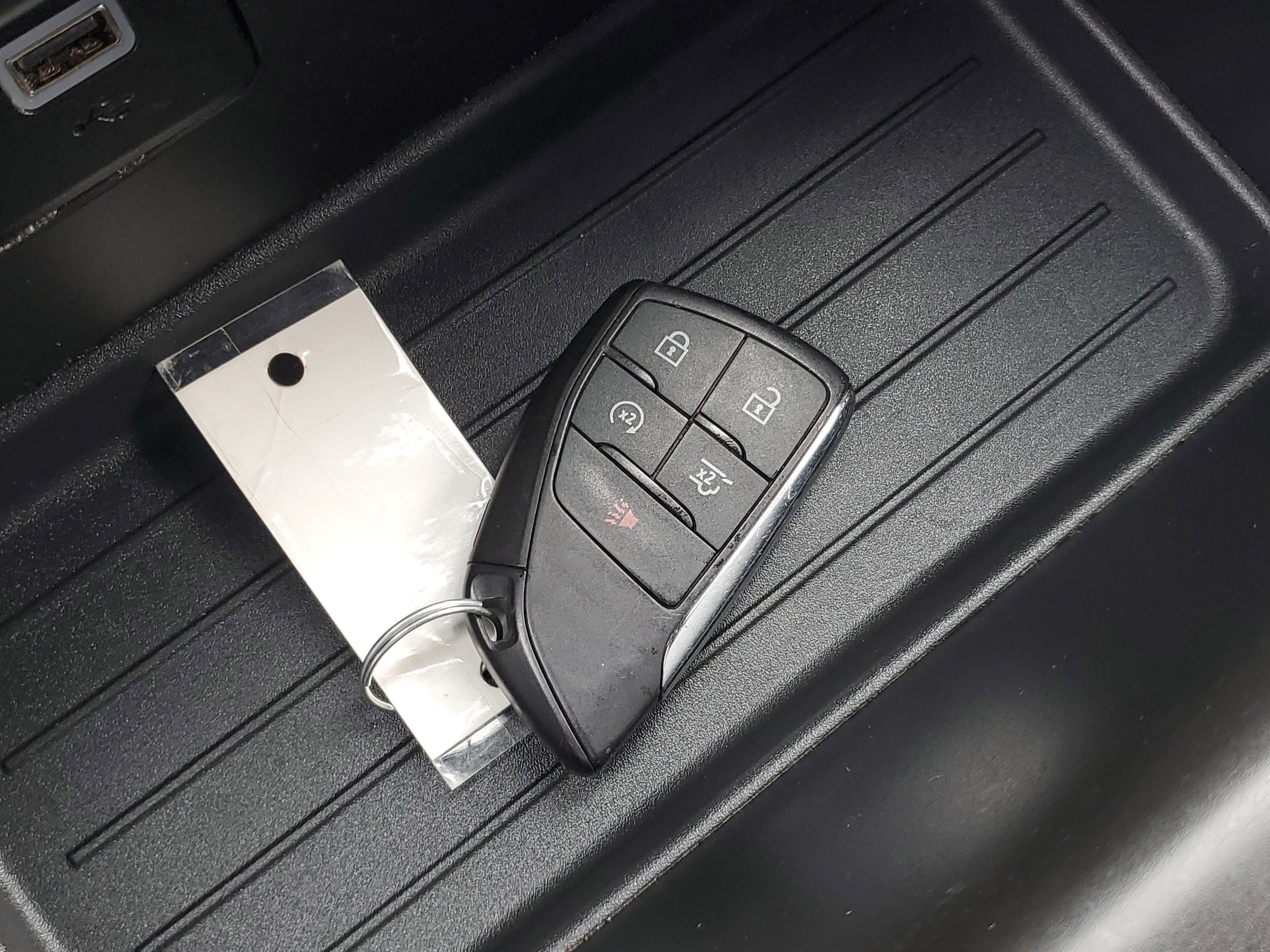 2024 GMC Yukon SLE - Photo 20