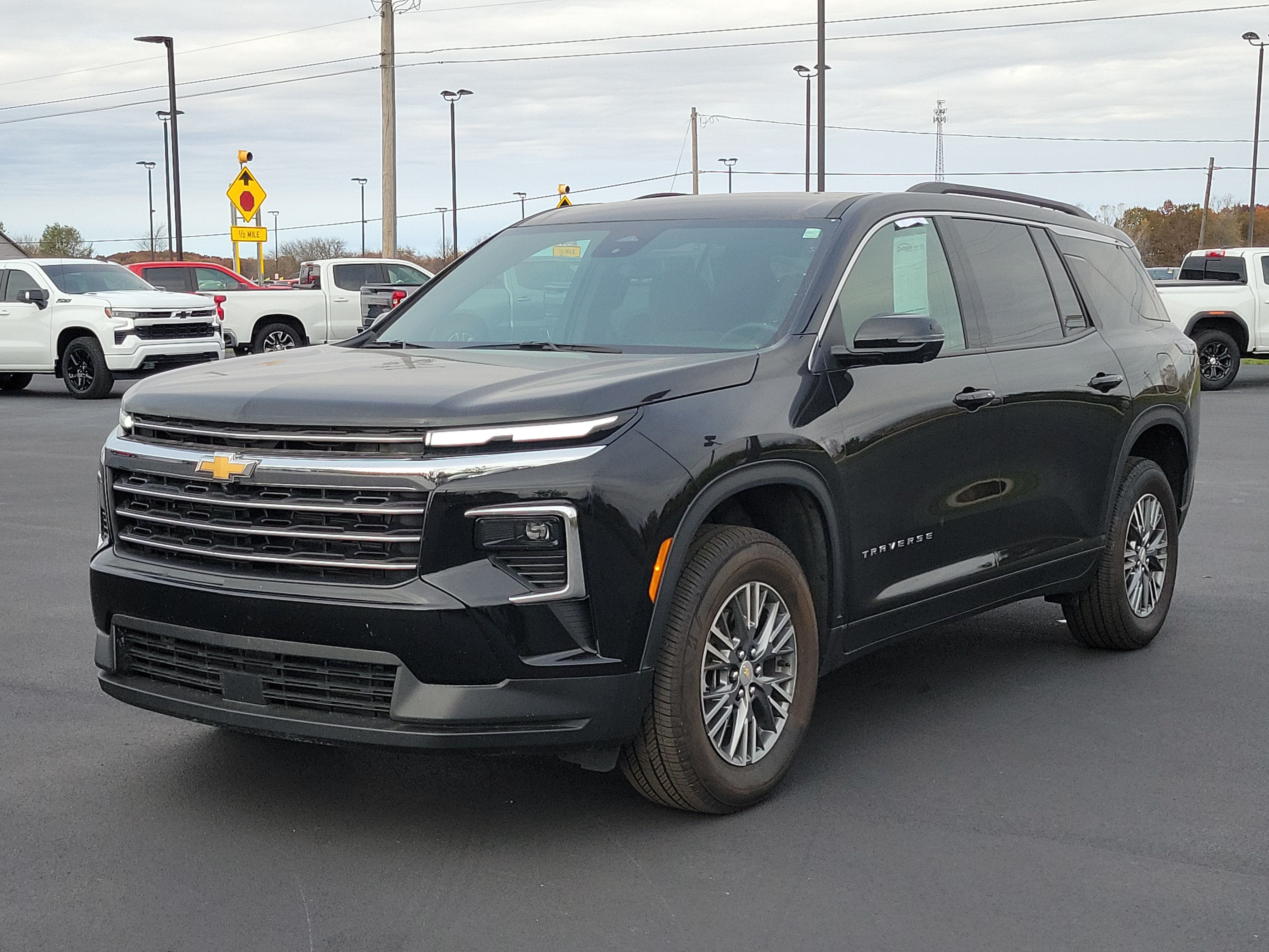 Used 2025 Chevrolet Traverse LT SUV