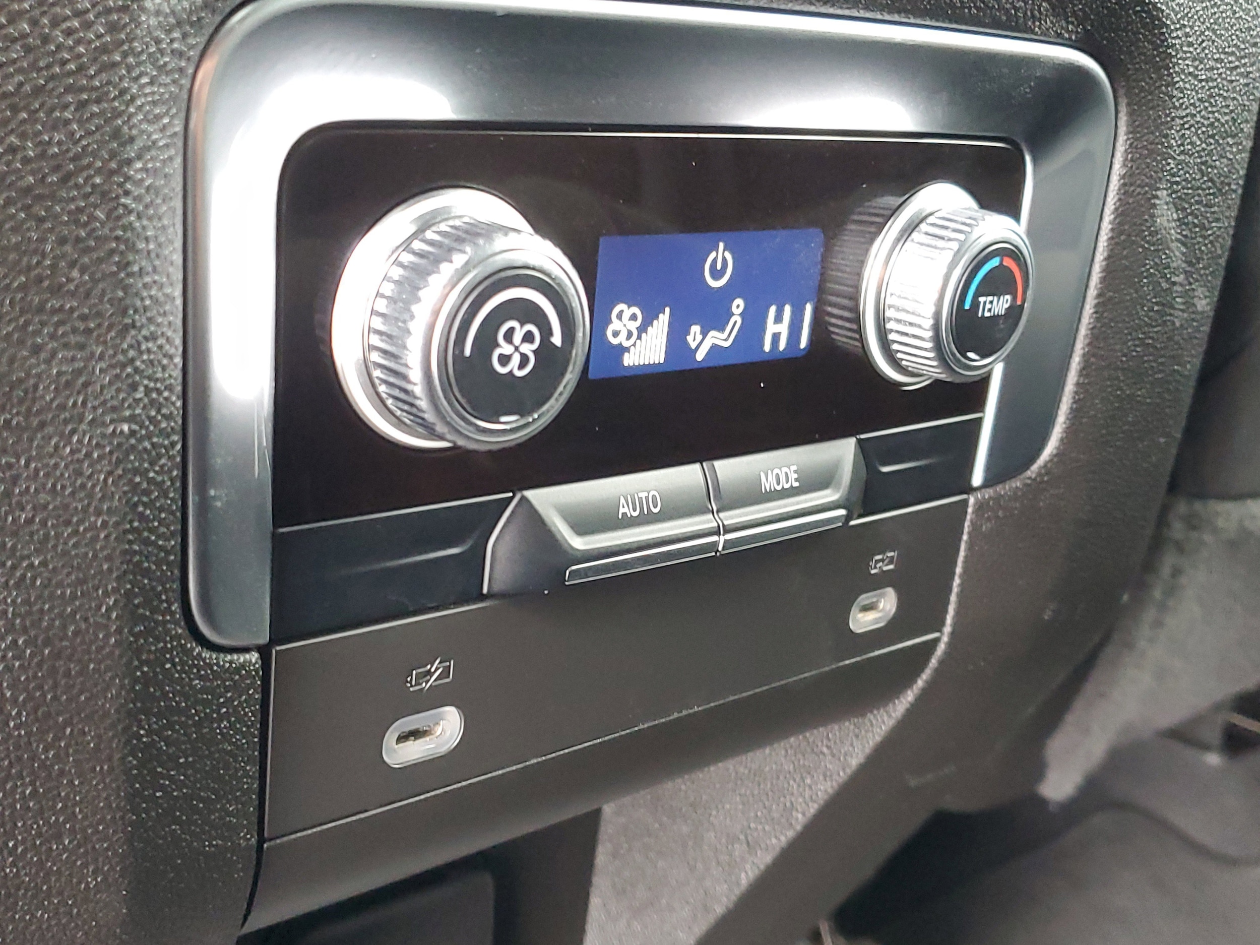 2024 GMC Yukon SLE - Photo 26