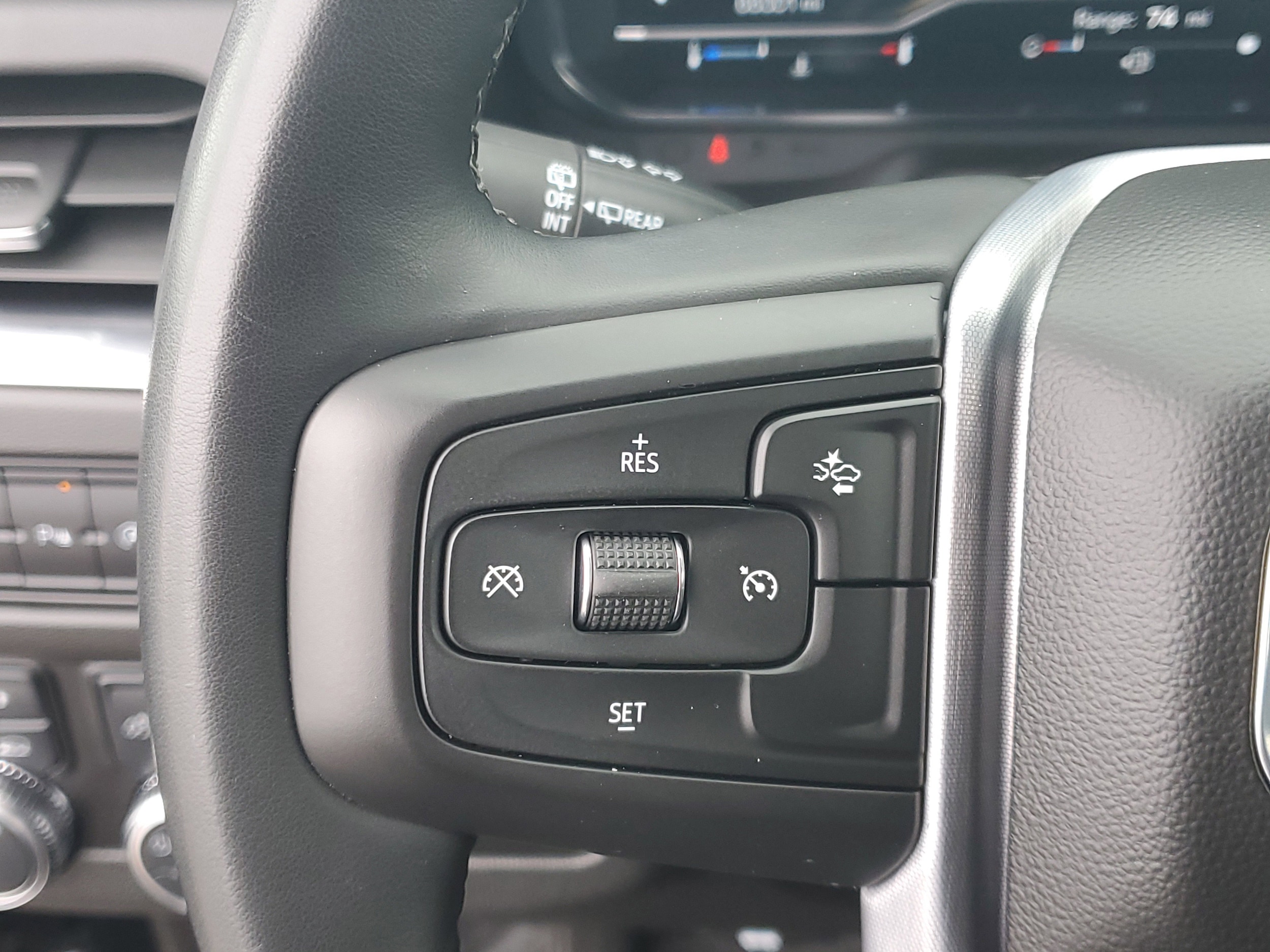 2024 GMC Yukon SLE - Photo 10