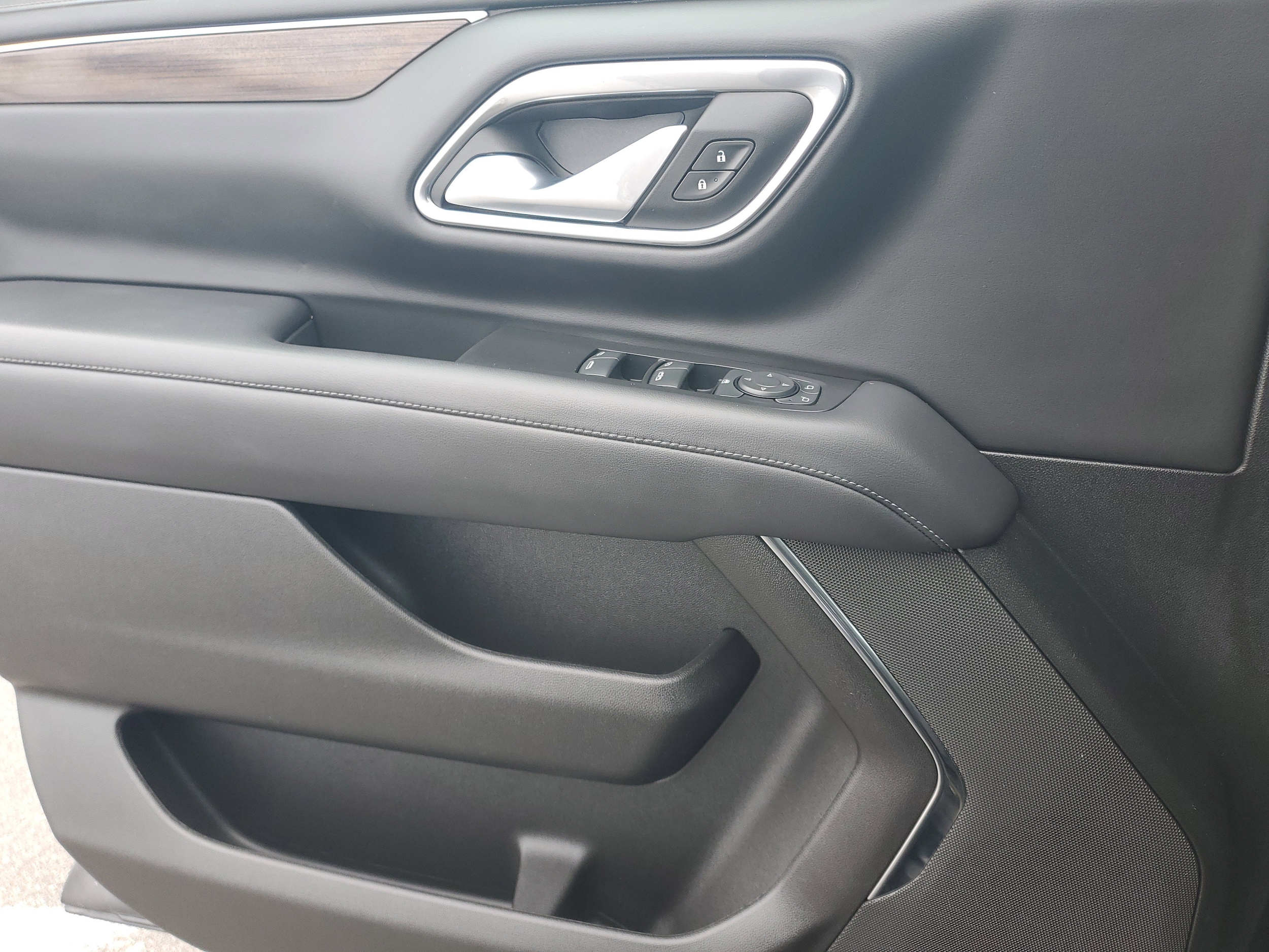 2024 GMC Yukon SLE - Photo 21