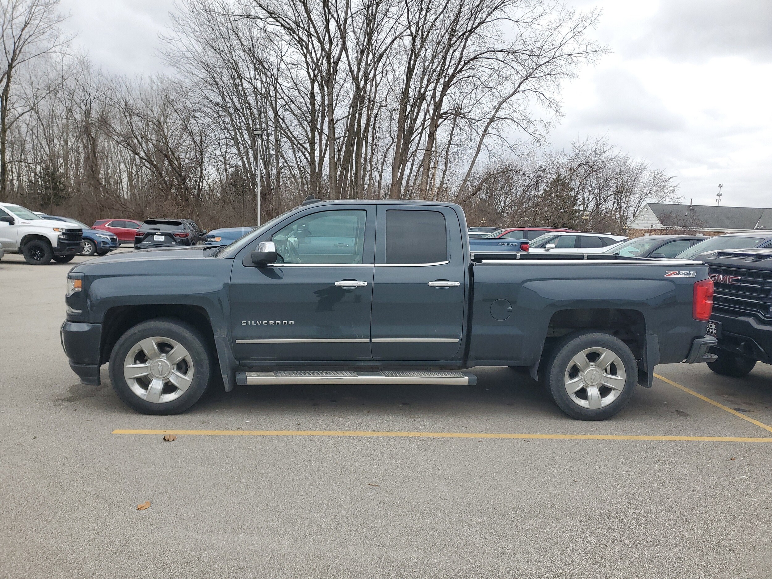 2017 Chevrolet Silverado 1500 LTZ photo 2