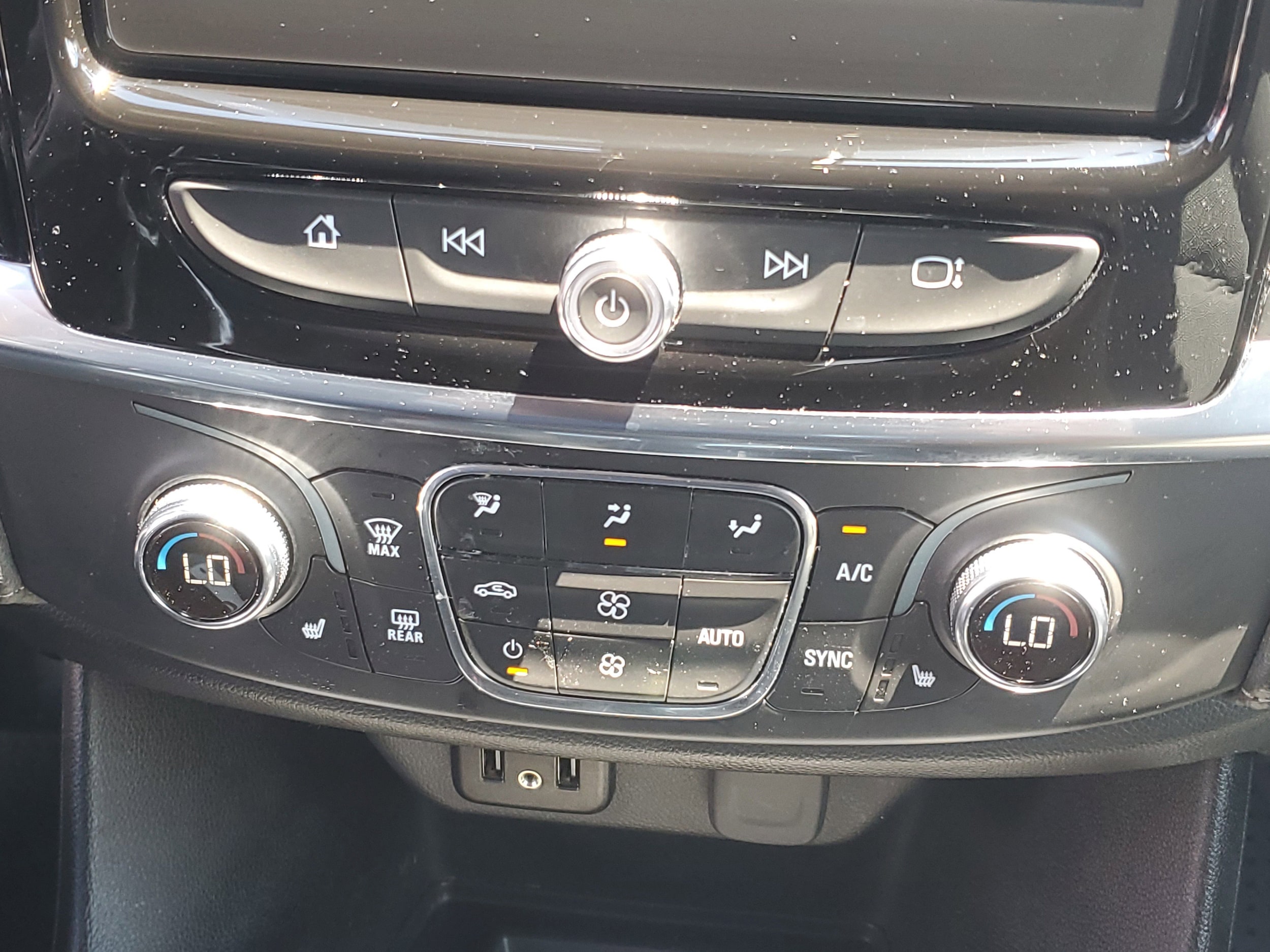 2023 Chevrolet Traverse 1LT - Photo 15