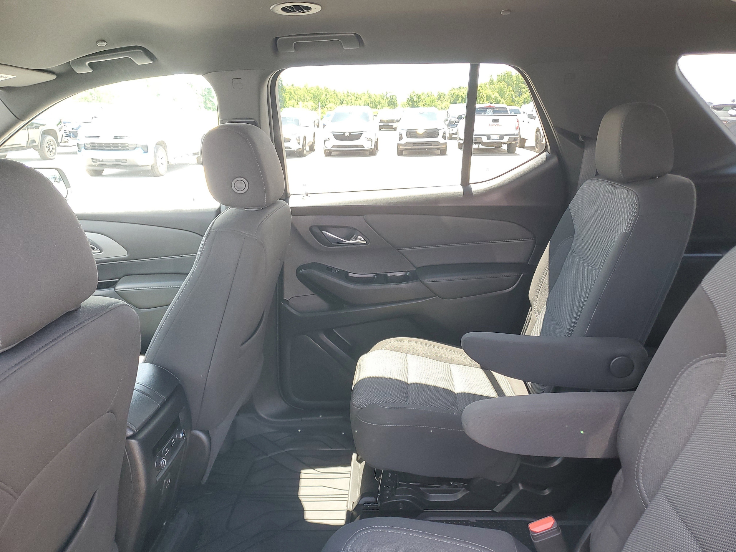 2023 Chevrolet Traverse 1LT - Photo 25
