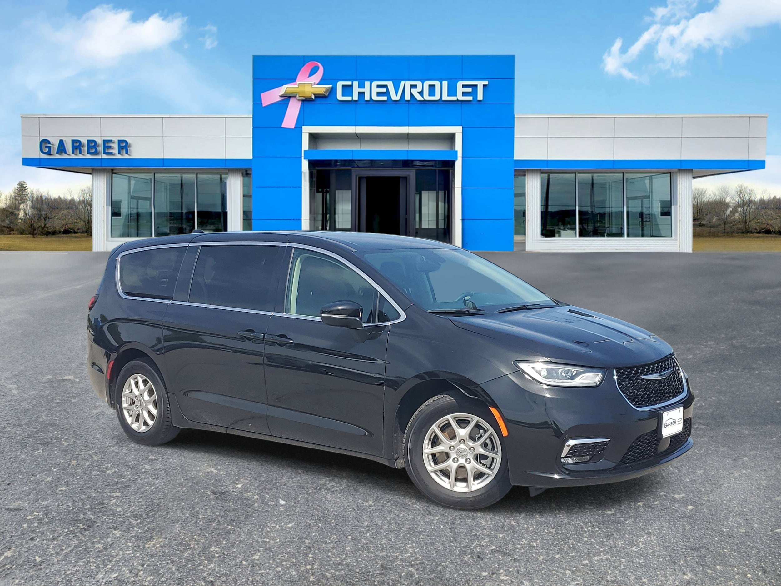 2023 Chrysler Pacifica Touring L's photo