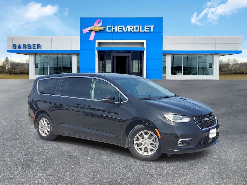 Used 2023 Chrysler Pacifica Touring L Van Passenger Van