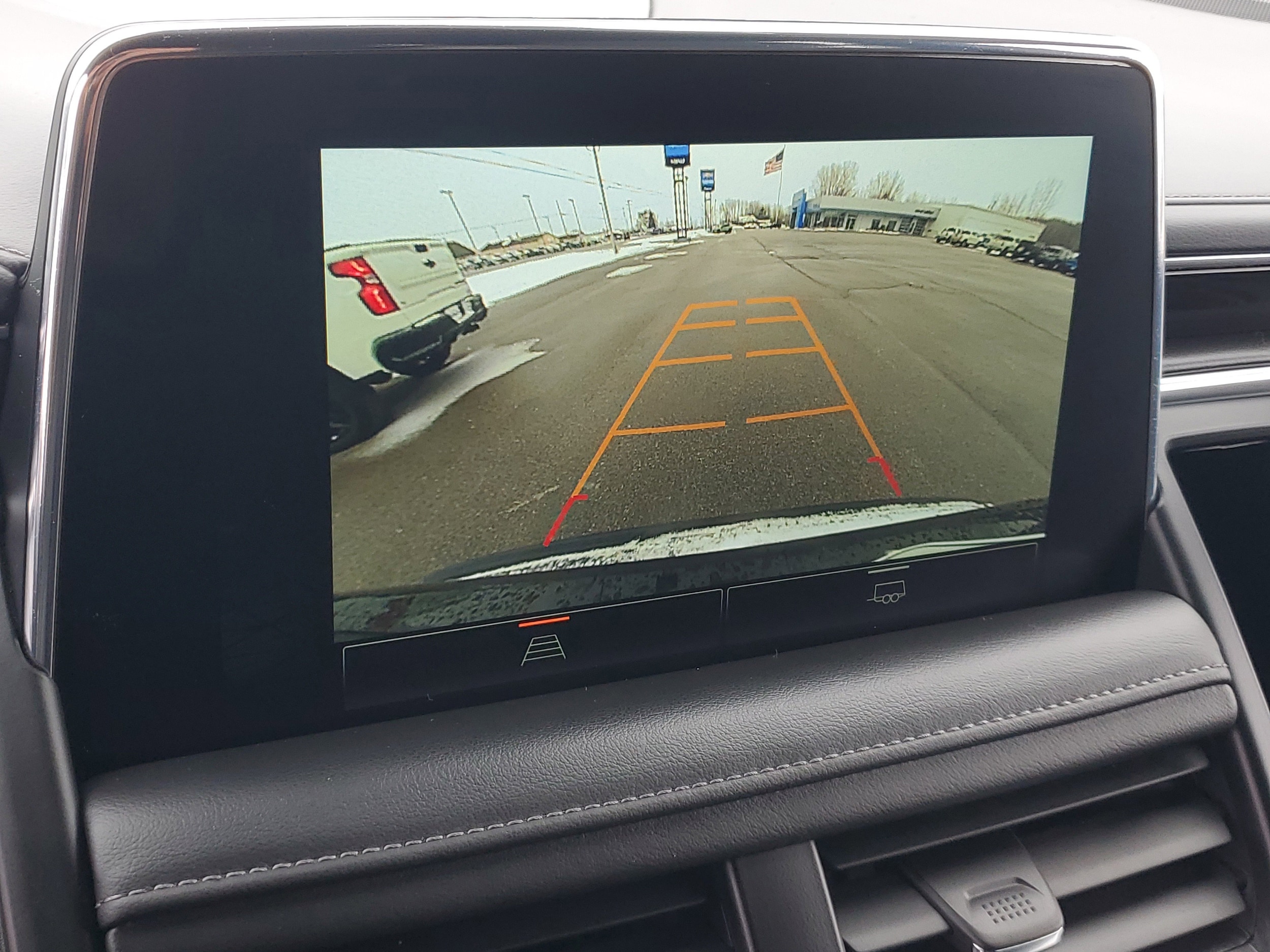 2024 GMC Yukon SLE - Photo 16