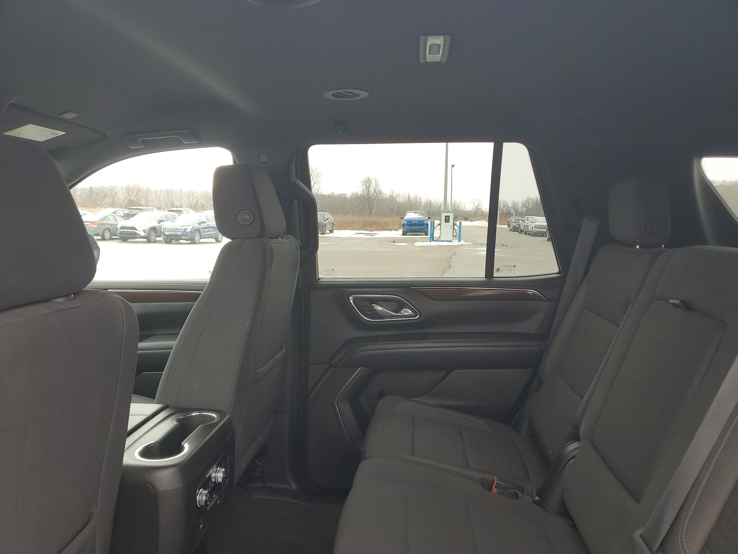 2024 GMC Yukon SLE - Photo 27
