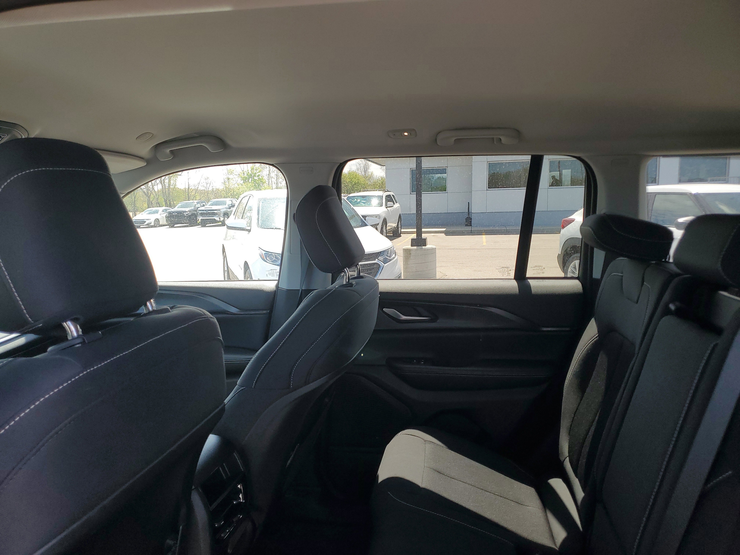 2023 Jeep Grand Cherokee Laredo - Photo 25