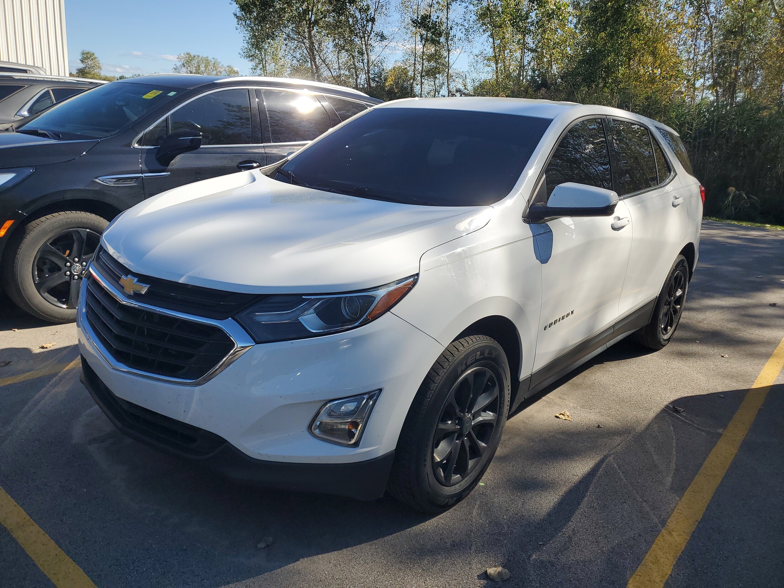 2018 Chevrolet Equinox LT photo 2