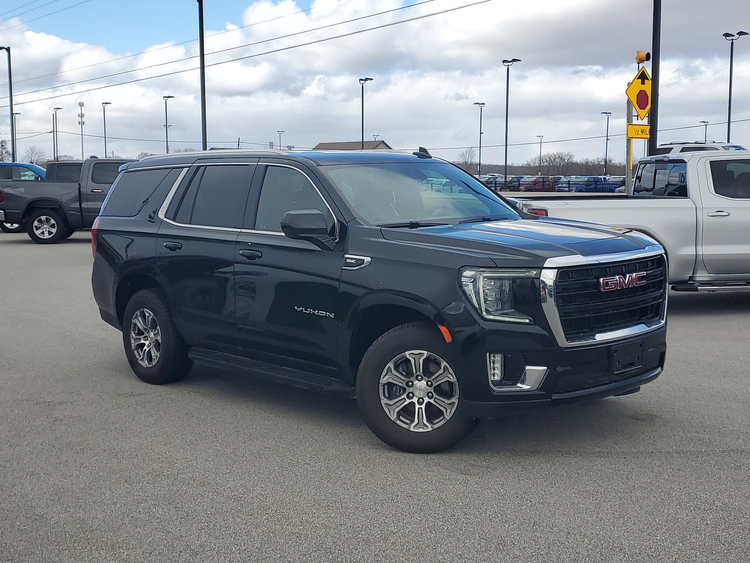 2024 GMC Yukon SLE - Photo 32