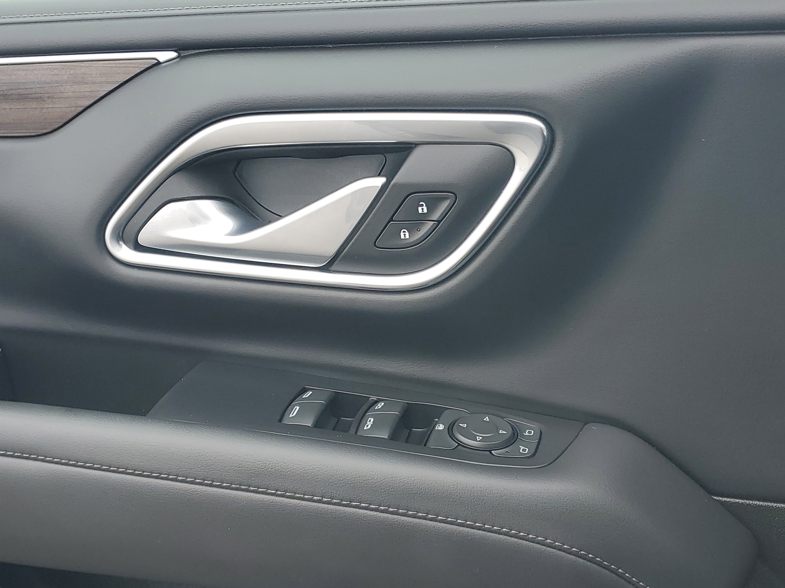 2024 GMC Yukon SLE - Photo 22