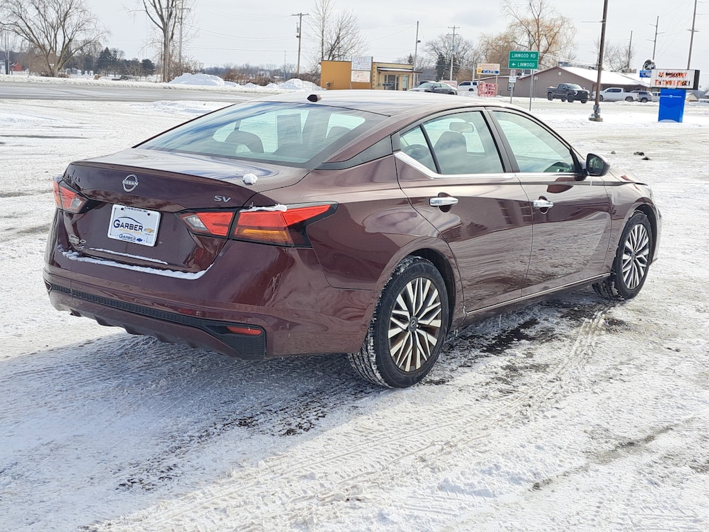 Used 2024 Nissan Altima 2.5 SV Sedan