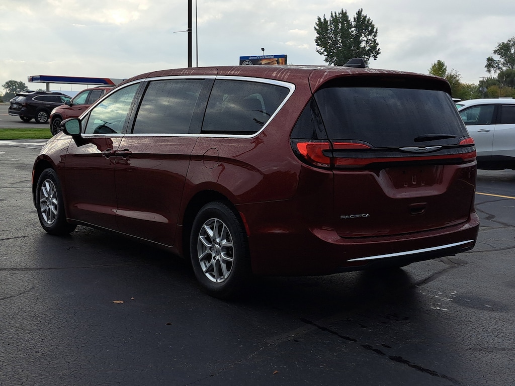 Used 2023 Chrysler Pacifica Touring L Van Passenger Van