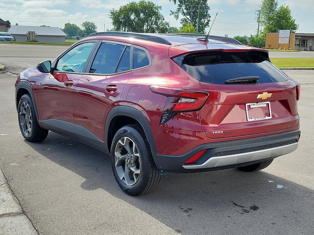 Used 2025 Chevrolet Trax LT SUV