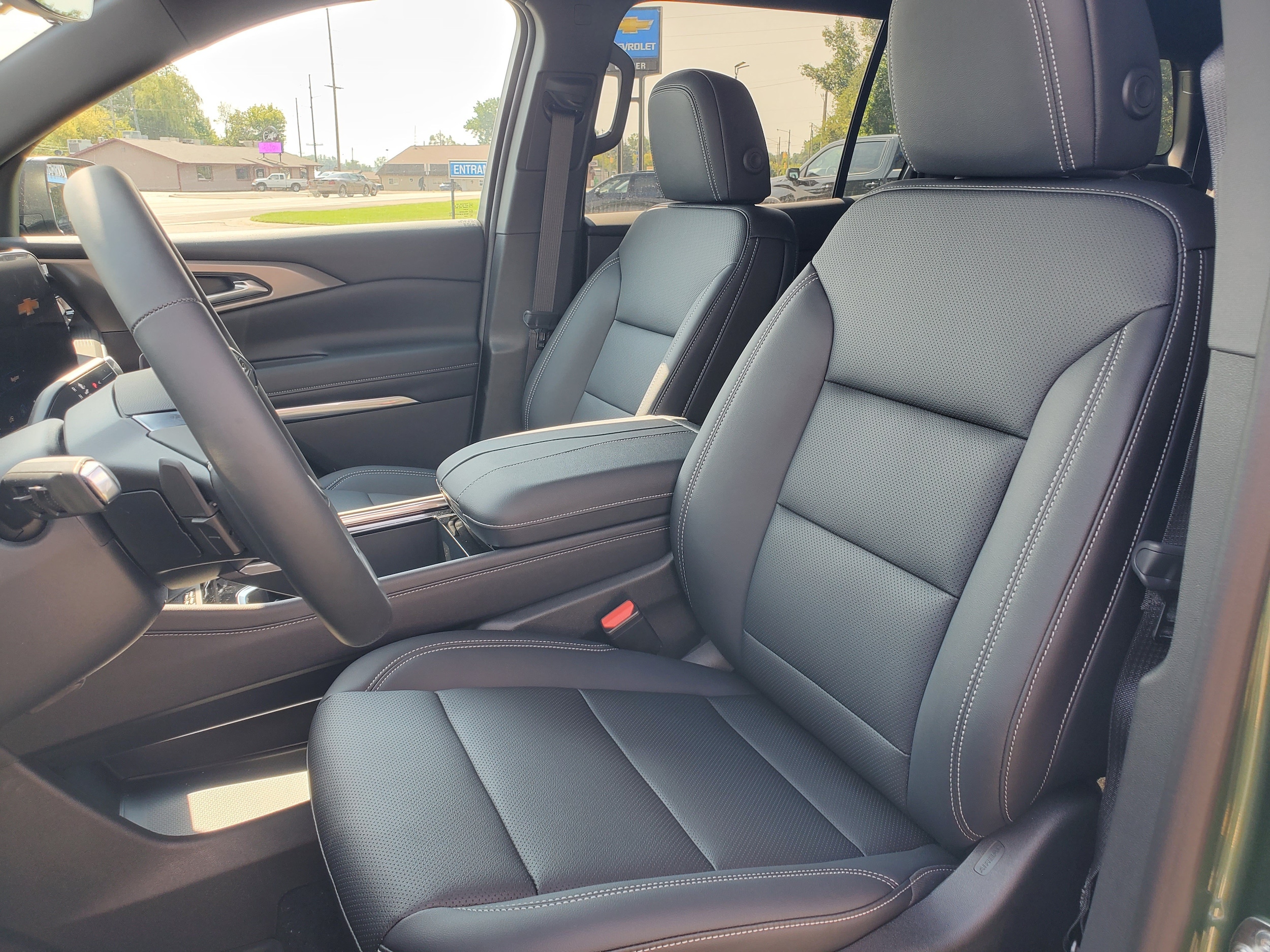 2027 Chevrolet Traverse LT - Photo 5