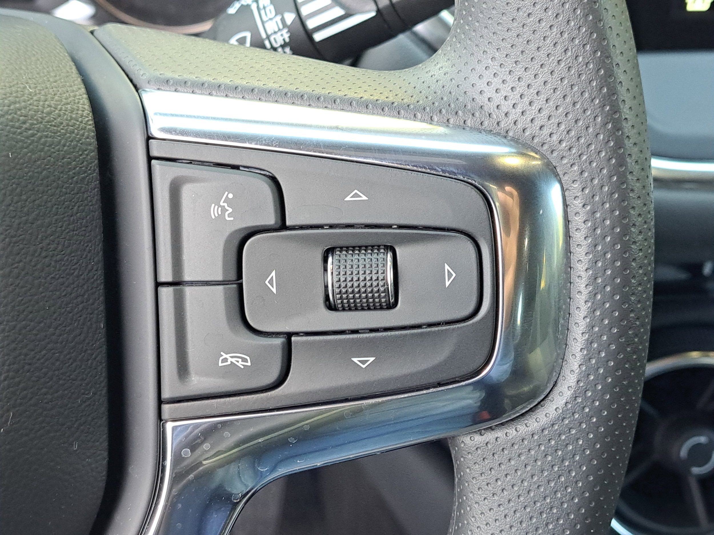 2025 Chevrolet Blazer 2LT - Photo 12