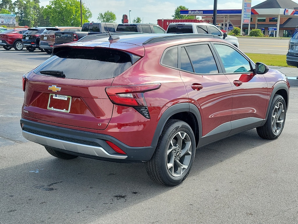 Used 2025 Chevrolet Trax LT SUV