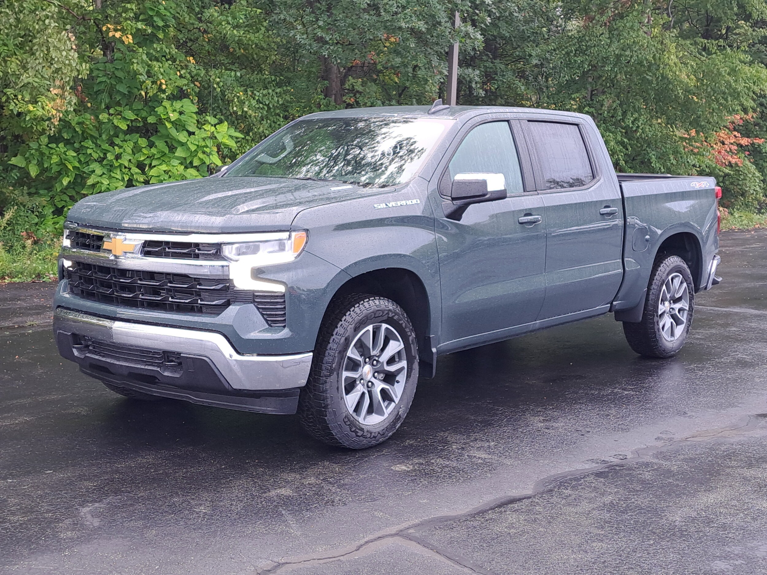 2026 Chevrolet Silverado 1500 LT photo 2